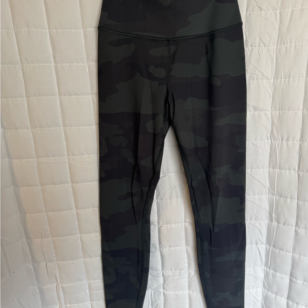 ALO Yoga Black and Green Camouflage Leggings